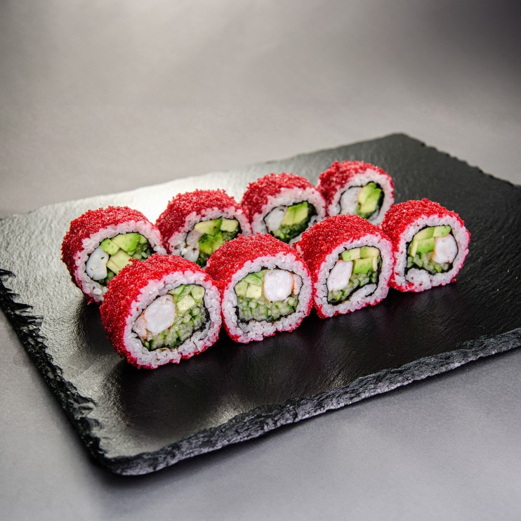 Roll Каліфорнія тигровою креветкою  в ікрі